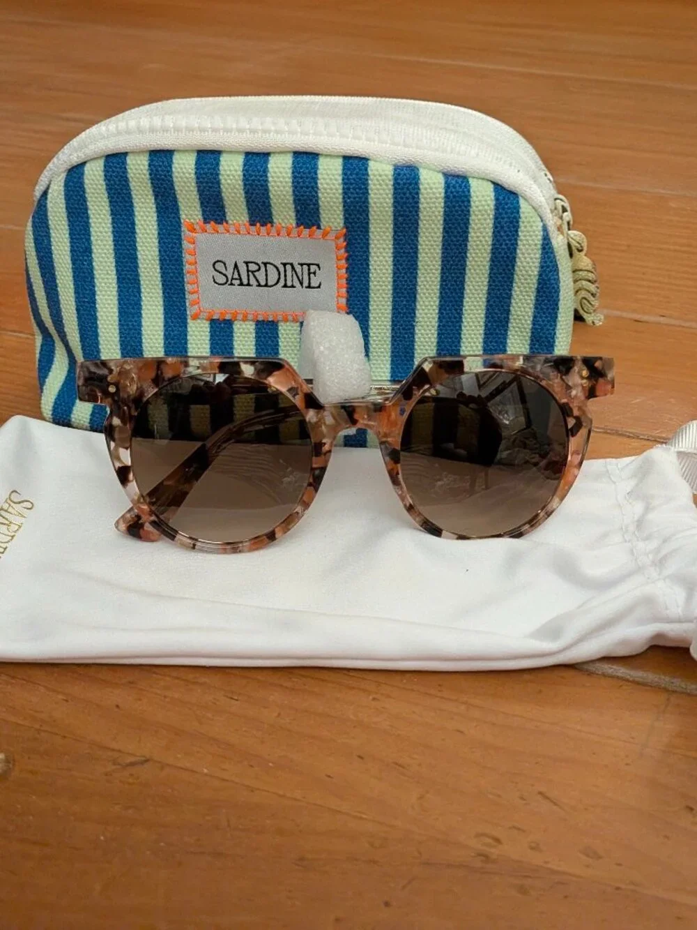 Sardine sunglasses w/case- Aster style, terra fawna , NWT
